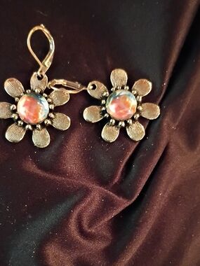 Silver Flower Drop Earrings with Pink-Blue Iridescent Stone